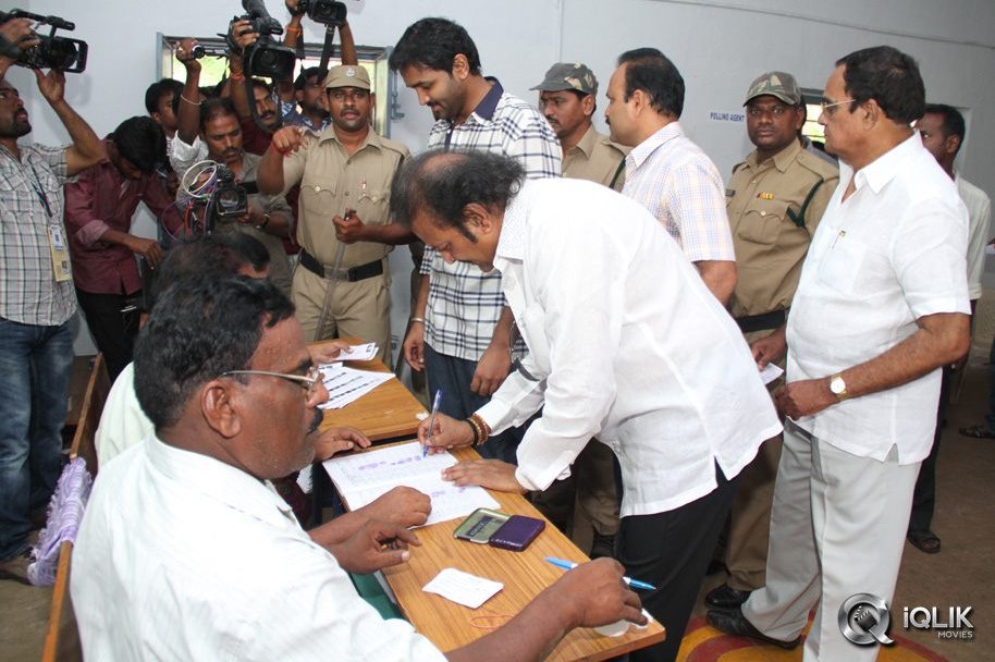 Mohan-Babu-Family-Casts-Vote-2014